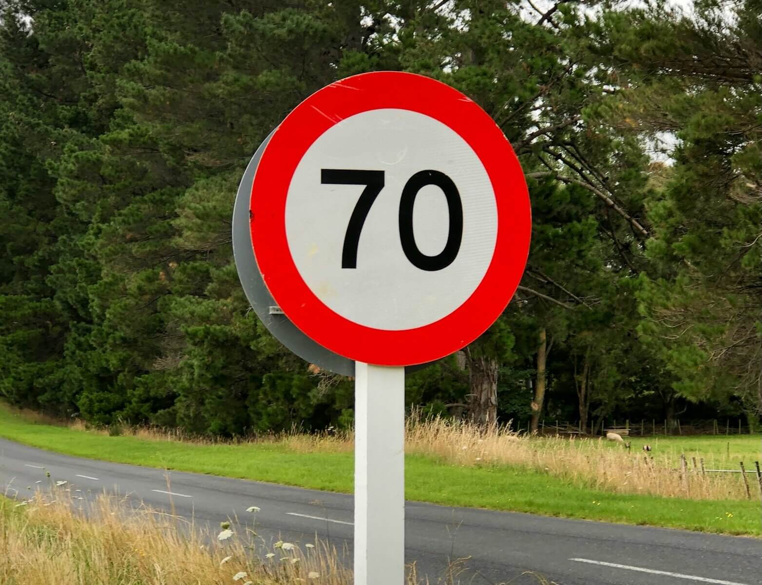 A circular speed limit sign showing 70